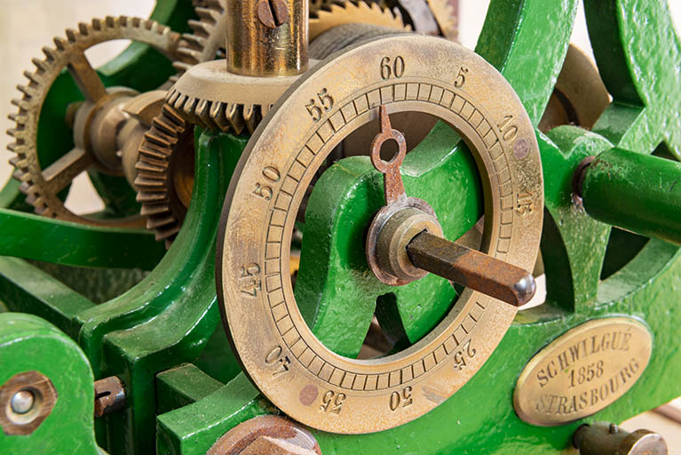 Détail, le cadran (vue de trois-quarts). © Jérôme Mongreville / Région Bourgogne-Franche-Comté, Inventaire du patrimoine - 2020