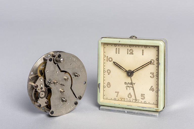 Réveil "Baby Japy" et mouvement, années 1950-1960. (Musée Japy, Beaucourt) © Sonia Dourlot / Région Bourgogne-Franche-Comté, Inventaire du patrimoine - 2020