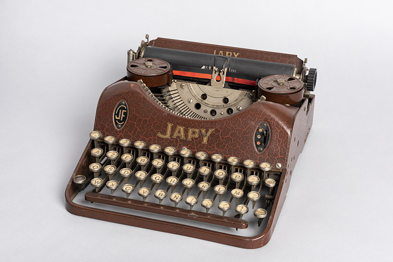 Machine à écrire, 2e moitié 20e siècle. (Musée Japy, Beaucourt) © Sonia Dourlot / Région Bourgogne-Franche-Comté, Inventaire du patrimoine - 2020