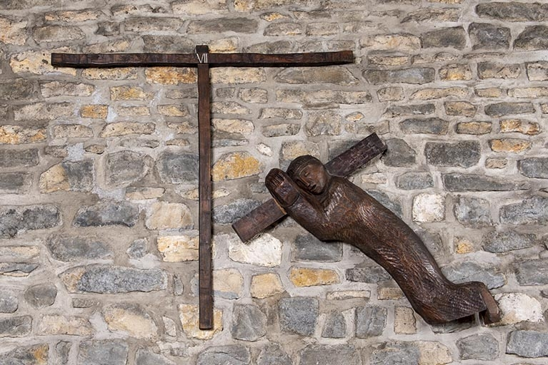 chemin de croix © Aline Thomas / Région Bourgogne-Franche-Comté, Inventaire du patrimoine - 2021  chemin de croix © Aline Thomas / Région Bourgogne-Franche-Comté, Inventaire du patrimoine - 2021