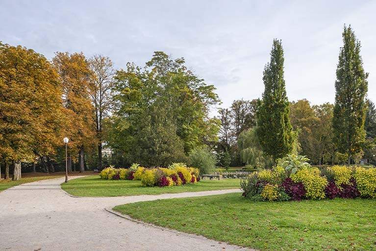 parc © Jérôme Mongreville / Région Bourgogne-Franche-Comté, Inventaire du patrimoine - 2021 parc © Jérôme Mongreville / Région Bourgogne-Franche-Comté, Inventaire du patrimoine - 2021