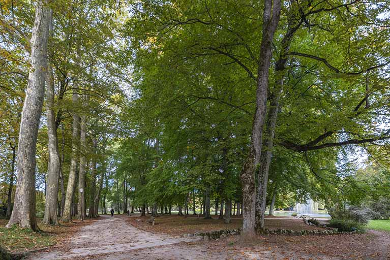 parc © Jérôme Mongreville / Région Bourgogne-Franche-Comté, Inventaire du patrimoine - 2021 parc © Jérôme Mongreville / Région Bourgogne-Franche-Comté, Inventaire du patrimoine - 2021
