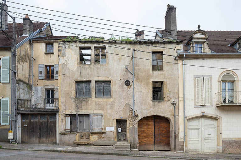  maison ensemble d'édifices derrière façade © Jérôme Mongreville / Région Bourgogne-Franche-Comté, Inventaire du patrimoine - 2021