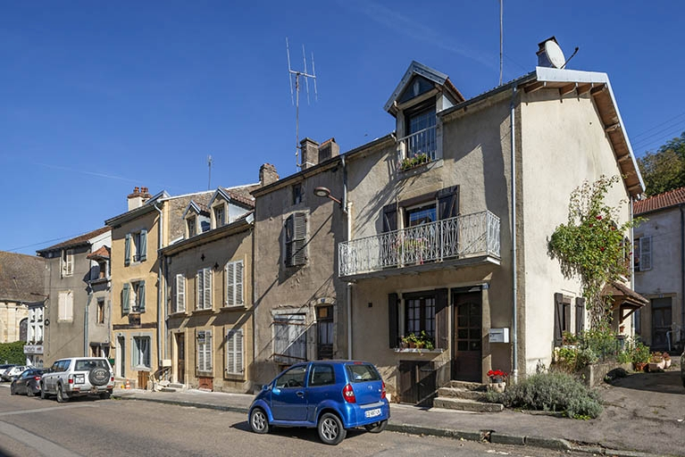  maison ensemble d'édifices derrière façade © Jérôme Mongreville / Région Bourgogne-Franche-Comté, Inventaire du patrimoine - 2021