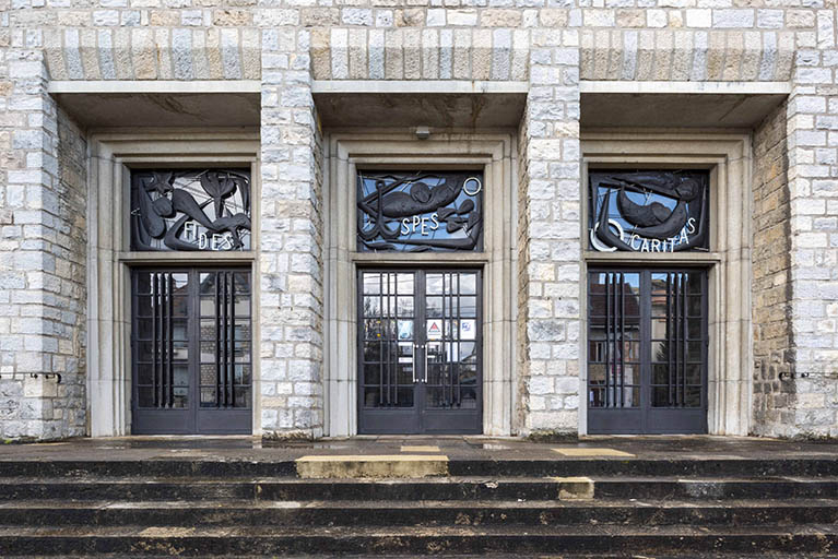 église porte tympan châssis de tympan © Aline Thomas / Région Bourgogne-Franche-Comté, Inventaire du patrimoine - 2022  église porte tympan châssis de tympan © Aline Thomas / Région Bourgogne-Franche-Comté, Inventaire du patrimoine - 2022