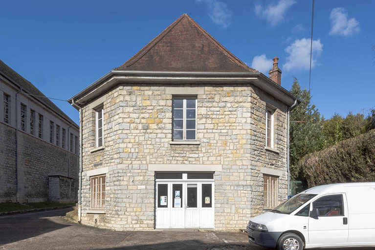 salle paroissiale cinéma © Aline Thomas / Région Bourgogne-Franche-Comté, Inventaire du patrimoine - 2022  salle paroissiale cinéma © Aline Thomas / Région Bourgogne-Franche-Comté, Inventaire du patrimoine - 2022