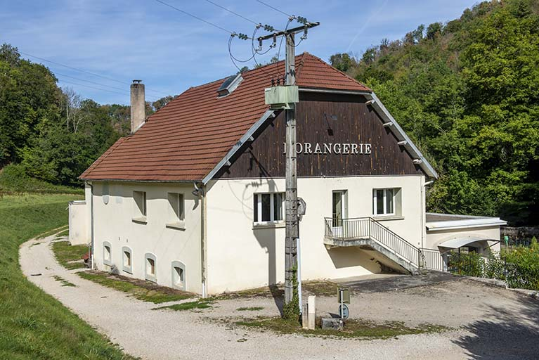 écurie remise garage © Jérôme Mongreville / Région Bourgogne-Franche-Comté, Inventaire du patrimoine - 2022  écurie remise garage © Jérôme Mongreville / Région Bourgogne-Franche-Comté, Inventaire du patrimoine - 2022