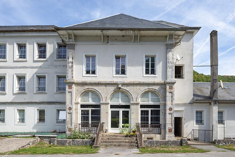 établissement thermal © Jérôme Mongreville / Région Bourgogne-Franche-Comté, Inventaire du patrimoine - 2022  établissement thermal © Jérôme Mongreville / Région Bourgogne-Franche-Comté, Inventaire du patrimoine - 2022