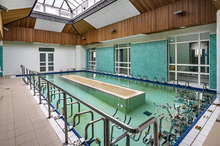 établissement thermal © Jérôme Mongreville / Région Bourgogne-Franche-Comté, Inventaire du patrimoine - 2022  établissement thermal © Jérôme Mongreville / Région Bourgogne-Franche-Comté, Inventaire du patrimoine - 2022