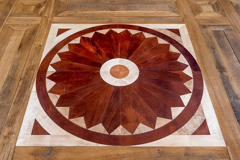 rosace © Jérôme Mongreville / Région Bourgogne-Franche-Comté, Inventaire du patrimoine - 2022  rosace © Jérôme Mongreville / Région Bourgogne-Franche-Comté, Inventaire du patrimoine - 2022