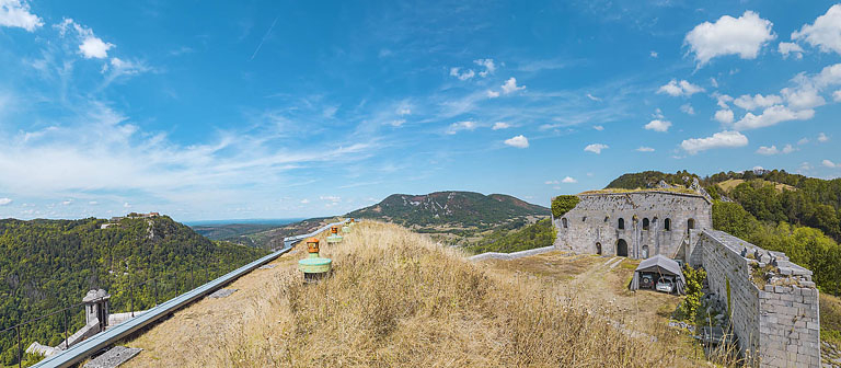fort réduit © Thierry Kuntz / Région Bourgogne-Franche-Comté, Inventaire du patrimoine - 2022  fort réduit © Thierry Kuntz / Région Bourgogne-Franche-Comté, Inventaire du patrimoine - 2022