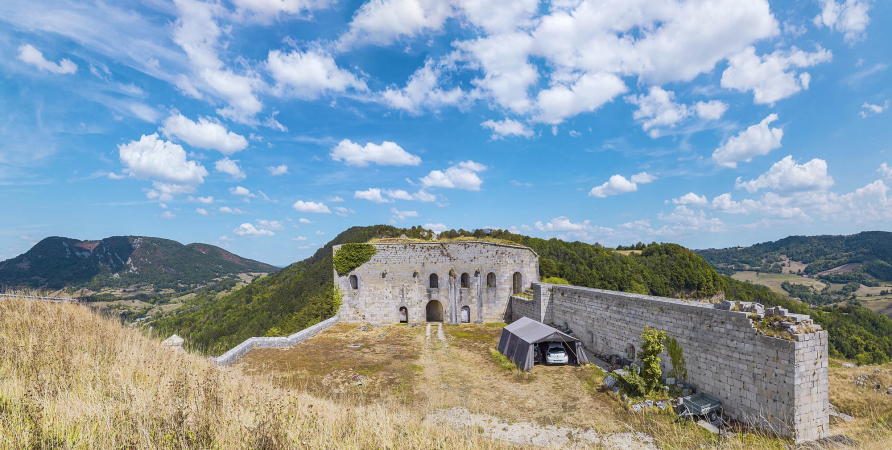 fort © Thierry Kuntz / Région Bourgogne-Franche-Comté, Inventaire du patrimoine - 2022  fort © Thierry Kuntz / Région Bourgogne-Franche-Comté, Inventaire du patrimoine - 2022
