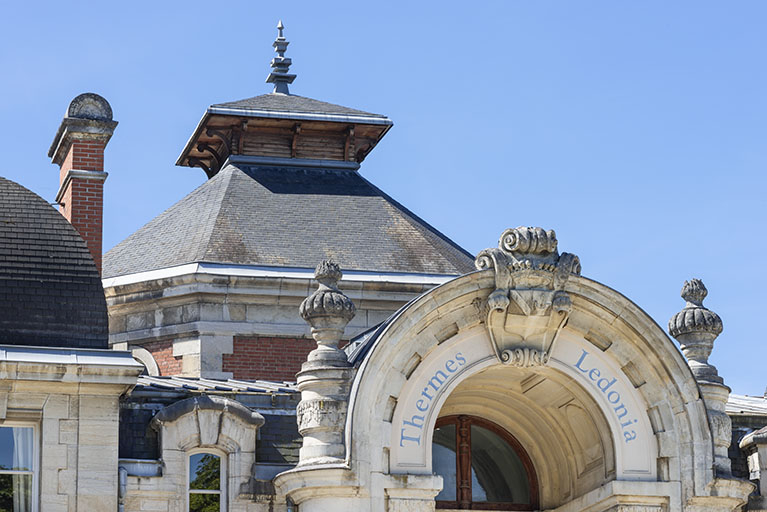 établissement thermal © Jérôme Mongreville / Région Bourgogne-Franche-Comté, Inventaire du patrimoine - 2022  établissement thermal © Jérôme Mongreville / Région Bourgogne-Franche-Comté, Inventaire du patrimoine - 2022