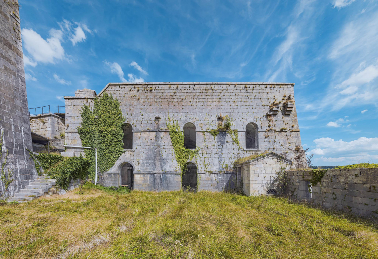 fort © Thierry Kuntz / Région Bourgogne-Franche-Comté, Inventaire du patrimoine - 2022  fort © Thierry Kuntz / Région Bourgogne-Franche-Comté, Inventaire du patrimoine - 2022