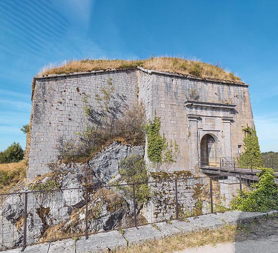 fort édifice fortifié © Thierry Kuntz / Région Bourgogne-Franche-Comté, Inventaire du patrimoine - 2022  fort édifice fortifié © Thierry Kuntz / Région Bourgogne-Franche-Comté, Inventaire du patrimoine - 2022