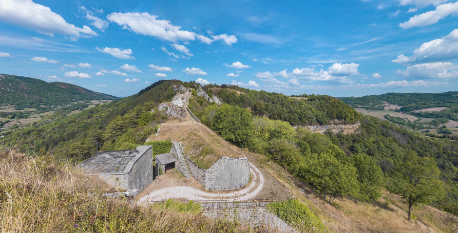 fort © Thierry Kuntz / Région Bourgogne-Franche-Comté, Inventaire du patrimoine - 2022  fort © Thierry Kuntz / Région Bourgogne-Franche-Comté, Inventaire du patrimoine - 2022