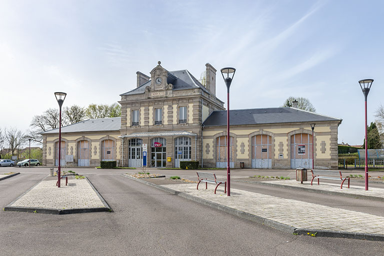 gare © Jérôme Mongreville / Région Bourgogne-Franche-Comté, Inventaire du patrimoine - 2022  gare © Jérôme Mongreville / Région Bourgogne-Franche-Comté, Inventaire du patrimoine - 2022