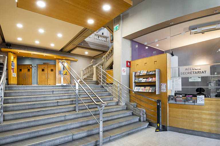 salle de spectacle © Jérôme Mongreville / Région Bourgogne-Franche-Comté, Inventaire du patrimoine - 2023  salle de spectacle © Jérôme Mongreville / Région Bourgogne-Franche-Comté, Inventaire du patrimoine - 2023