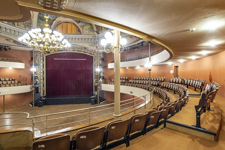 salle de spectacle © Jérôme Mongreville / Région Bourgogne-Franche-Comté, Inventaire du patrimoine - 2023  salle de spectacle © Jérôme Mongreville / Région Bourgogne-Franche-Comté, Inventaire du patrimoine - 2023