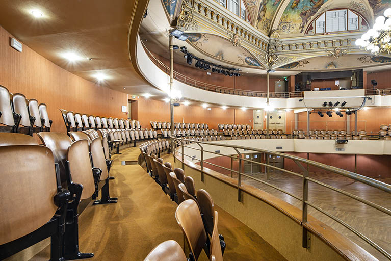 salle de spectacle © Jérôme Mongreville / Région Bourgogne-Franche-Comté, Inventaire du patrimoine - 2023  salle de spectacle © Jérôme Mongreville / Région Bourgogne-Franche-Comté, Inventaire du patrimoine - 2023
