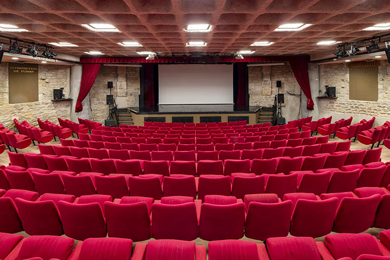 salle de spectacle © Jérôme Mongreville / Région Bourgogne-Franche-Comté, Inventaire du patrimoine - 2023  salle de spectacle © Jérôme Mongreville / Région Bourgogne-Franche-Comté, Inventaire du patrimoine - 2023