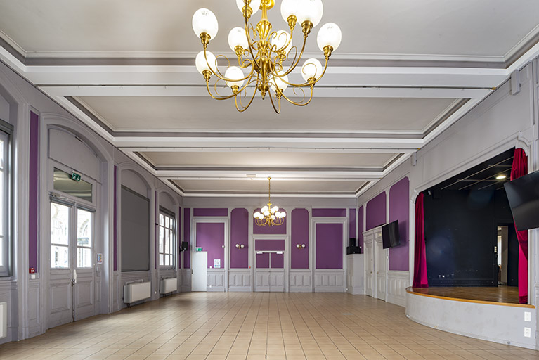 salle de spectacle © Jérôme Mongreville / Région Bourgogne-Franche-Comté, Inventaire du patrimoine - 2023  salle de spectacle © Jérôme Mongreville / Région Bourgogne-Franche-Comté, Inventaire du patrimoine - 2023