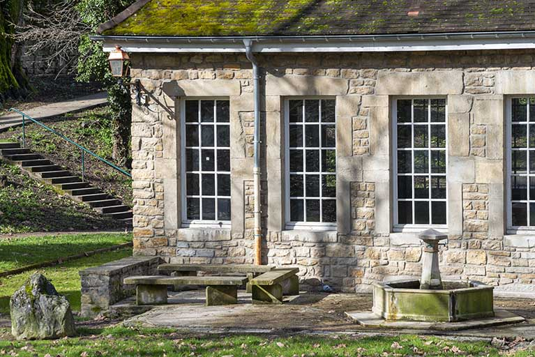 établissement thermal © Jérôme Mongreville / Région Bourgogne-Franche-Comté, Inventaire du patrimoine - 2023  établissement thermal © Jérôme Mongreville / Région Bourgogne-Franche-Comté, Inventaire du patrimoine - 2023