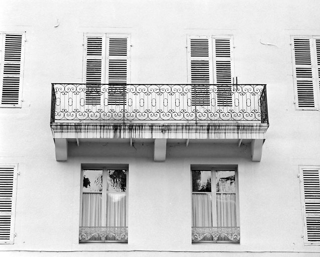 Façade postérieure : balcon. © Yves Sancey / Région Bourgogne-Franche-Comté, Inventaire du patrimoine - 2033