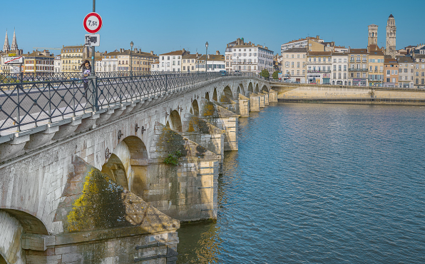 Les avant-becs du pont Saint-Laurent. © phot. T. Kuntz / Région Bourgogne-Franche-Comté, Inventaire du patrimoine, 2021