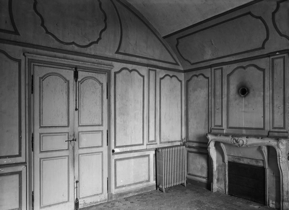 Lambris (photo prise en 1969). © Région Bourgogne-Franche-Comté, Inventaire du patrimoine Lambris (photo prise en 1969). © Région Bourgogne-Franche-Comté, Inventaire du patrimoine