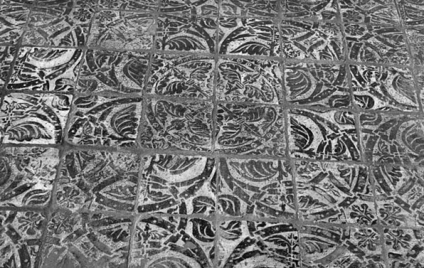 Carreaux vernissés au sol du château (photo prise en 1969). © Région Bourgogne-Franche-Comté, Inventaire du patrimoine Carreaux vernissés au sol du château (photo prise en 1969). © Région Bourgogne-Franche-Comté, Inventaire du patrimoine