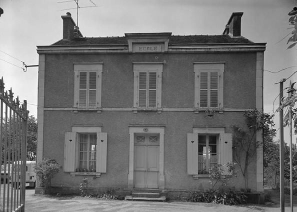 Ecole sise parcelle AC 28, du cadastre de 1963 : façade. © Région Bourgogne-Franche-Comté, Inventaire du patrimoine