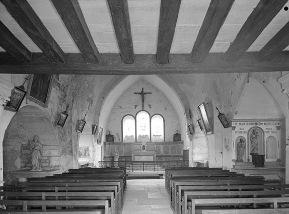 Vue intérieure vers le choeur. Charpente et mobilier. © Région Bourgogne-Franche-Comté, Inventaire du patrimoine