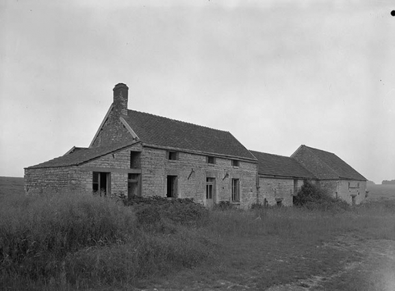 Logis précédé d'un appentis, et dépendances. © Région Bourgogne-Franche-Comté, Inventaire du patrimoine