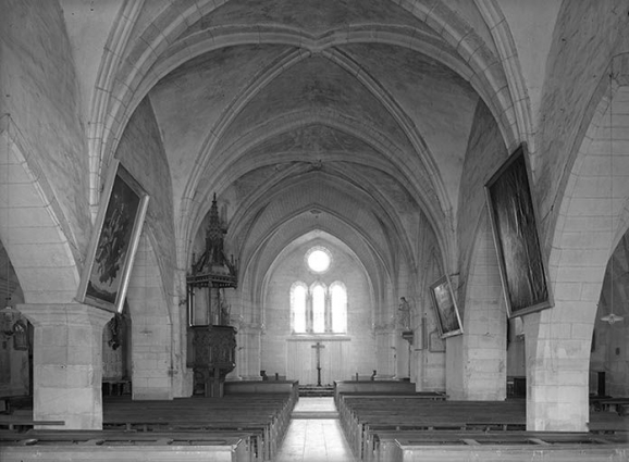 Nef vue depuis l'entrée du porche principal. © Région Bourgogne-Franche-Comté, Inventaire du patrimoine