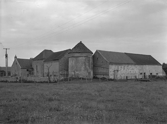 Dalle funéraire. © Région Bourgogne-Franche-Comté, Inventaire du patrimoine