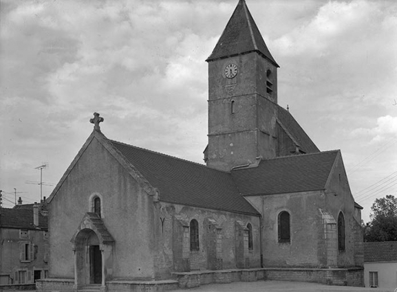 Façade occidentale, bas-côté et transept sud. © Région Bourgogne-Franche-Comté, Inventaire du patrimoine