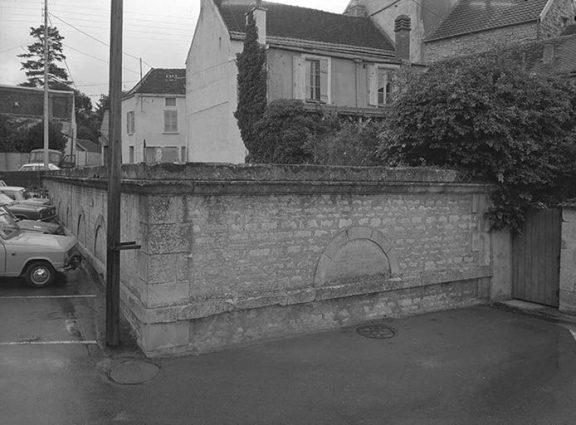 Vue extérieure, mur postérieur et mur latéral droit. © Région Bourgogne-Franche-Comté, Inventaire du patrimoine