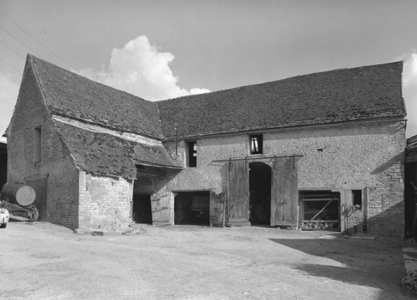 Bâtiments d'exploitation. Façades sur cour. © Région Bourgogne-Franche-Comté, Inventaire du patrimoine