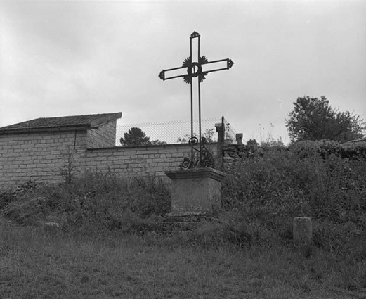 Croix de chemin. © Région Bourgogne-Franche-Comté, Inventaire du patrimoine