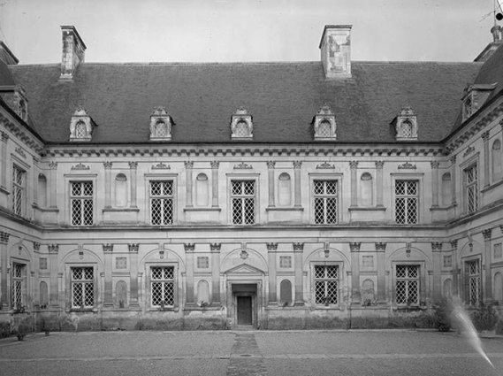 Façade sur cour (ouest). © Région Bourgogne-Franche-Comté, Inventaire du patrimoine