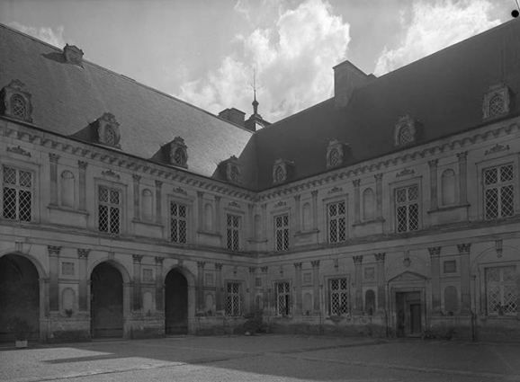 Façades sur cour (nord et est). © Région Bourgogne-Franche-Comté, Inventaire du patrimoine