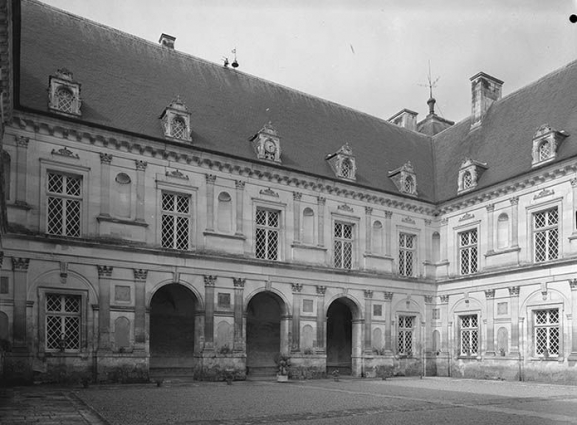 Façades sur cour (sud et ouest). © Région Bourgogne-Franche-Comté, Inventaire du patrimoine