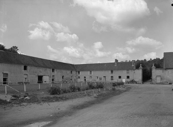 Les communs : cour de la ferme. © Région Bourgogne-Franche-Comté, Inventaire du patrimoine