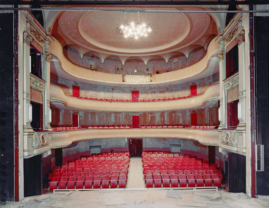 Salle : vue d'ensemble en 1988, avant restauration. © Région Bourgogne-Franche-Comté, Inventaire du patrimoine