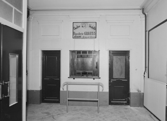 Partie gauche du vestibule, en 1988. © Région Bourgogne-Franche-Comté, Inventaire du patrimoine