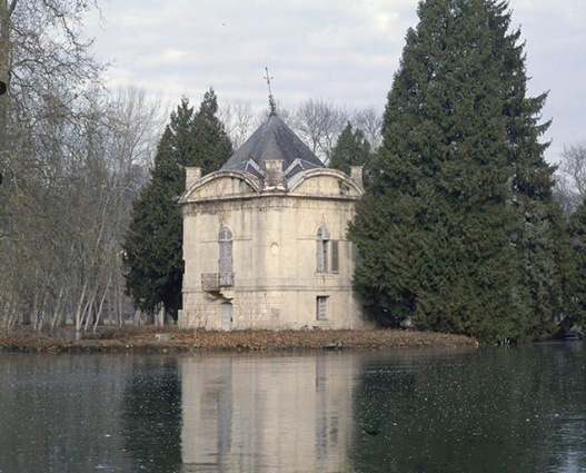 Pavillon du grand étang. © Région Bourgogne-Franche-Comté, Inventaire du patrimoine