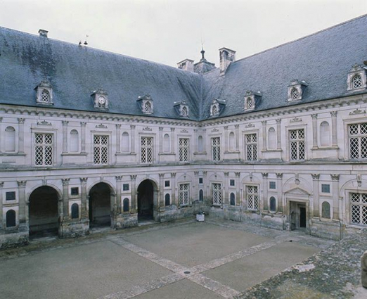 Cour intérieure, vue de trois-quarts. © Région Bourgogne-Franche-Comté, Inventaire du patrimoine