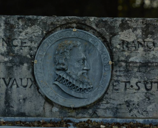 Détail, médaillon d'Henri IV. © Région Bourgogne-Franche-Comté, Inventaire du patrimoine