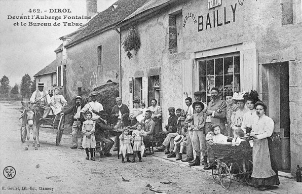 L'ancienne auberge et le bureau de tabac. Carte postale ancienne, E. Goulet, lib. Ed. Clamecy (collection particulière M. Duchesne). © Région Bourgogne-Franche-Comté, Inventaire du patrimoine L'ancienne auberge et le bureau de tabac. Carte postale ancienne, E. Goulet, lib. Ed. Clamecy (collection particulière M. Duchesne). © Région Bourgogne-Franche-Comté, Inventaire du patrimoine